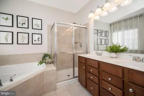 Bath - 9037 Belo Gate Dr, Manassas Park, VA 20111 photo 2 of 6
