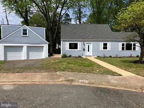 102 Martin Dr, Manassas Park, VA 20111