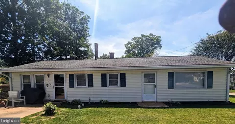 125 Colburn Dr, Manassas Park, VA 20111