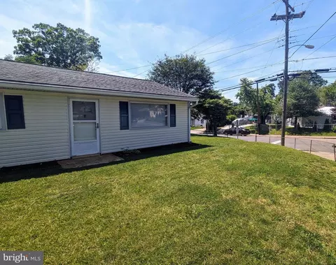125 Colburn Dr, Manassas Park, VA 20111 photo 2
