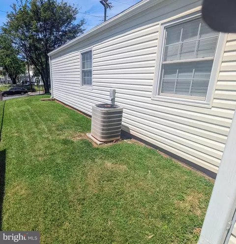 125 Colburn Dr, Manassas Park, VA 20111 photo 4