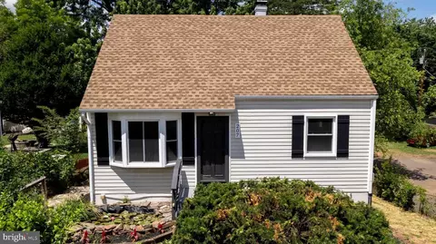 207 Old Centreville Rd, Manassas Park, VA 20111
