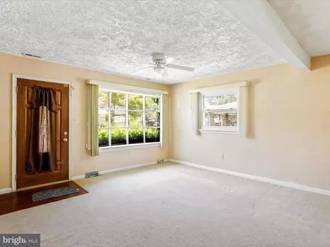 Living - 112 Holden Dr, Manassas Park, VA 20111 photo 4 of 9