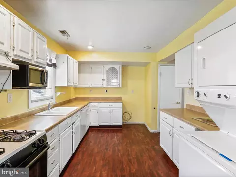Kitchen - 112 Holden Dr, Manassas Park, VA 20111 photo 2 of 3