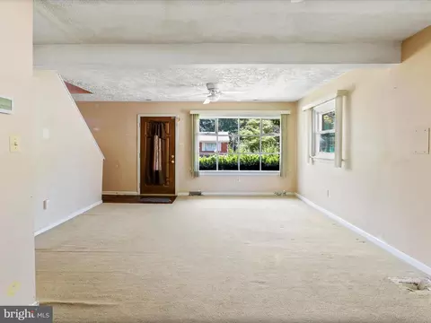 Living - 112 Holden Dr, Manassas Park, VA 20111 photo 5 of 9