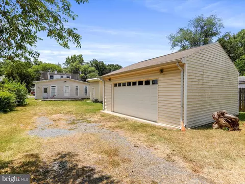 Exterior - 112 Holden Dr, Manassas Park, VA 20111 photo 6 of 9