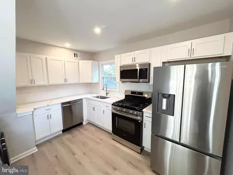 Kitchen - 108 Sheldon St, Manassas Park, VA 20111 photo 3 of 3
