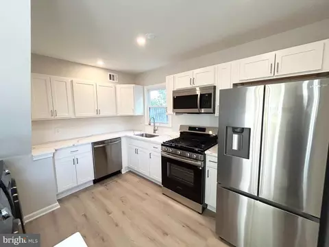 Kitchen - 108 Sheldon St, Manassas Park, VA 20111 photo 2 of 3