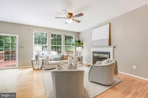 9285 Matthew Dr, Manassas Park, VA 20111 photo 13