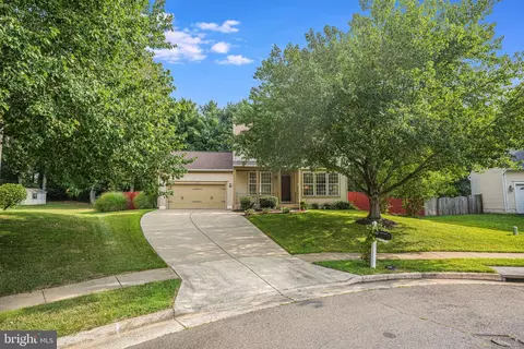 9285 Matthew Dr, Manassas Park, VA 20111 photo 2