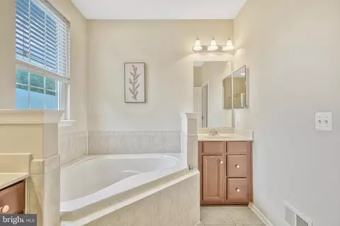 Bath - 9632 Wigfall Way, Manassas Park, VA 20111 photo 3 of 3