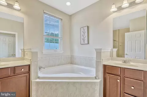 Bath - 9632 Wigfall Way, Manassas Park, VA 20111 photo 1 of 3