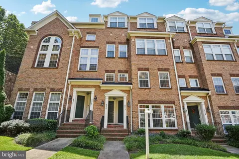 9572 Walker Way, Manassas Park, VA 20111