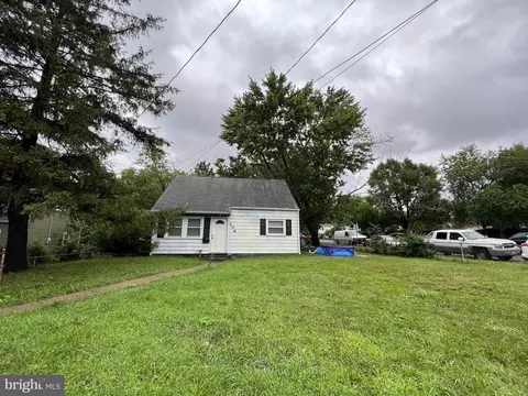 206 Holden Dr, Manassas Park, VA 20111