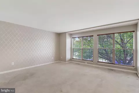 9263 Kristy Dr, Manassas Park, VA 20111 photo 11