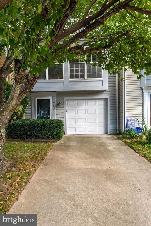 9263 Kristy Dr, Manassas Park, VA 20111 photo 2