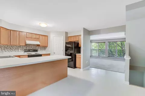 9263 Kristy Dr, Manassas Park, VA 20111 photo 7