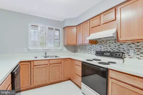 9263 Kristy Dr, Manassas Park, VA 20111 photo 8
