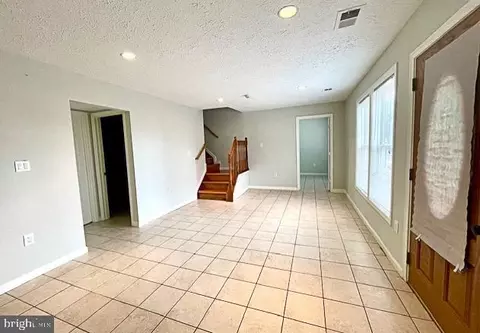 Living - 145 Scott Dr, Manassas Park, VA 20111 photo 9 of 15