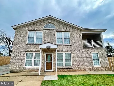 Exterior - 145 Scott Dr, Manassas Park, VA 20111 photo 2 of 8