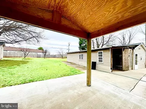 Exterior - 145 Scott Dr, Manassas Park, VA 20111 photo 3 of 8