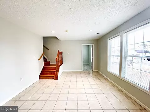 Living - 145 Scott Dr, Manassas Park, VA 20111 photo 7 of 15