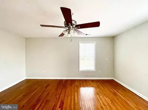 Living - 145 Scott Dr, Manassas Park, VA 20111 photo 14 of 15