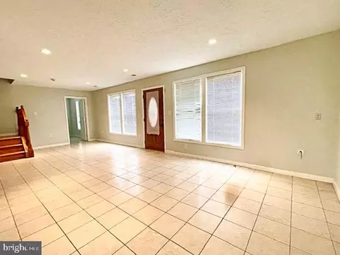 Living - 145 Scott Dr, Manassas Park, VA 20111 photo 2 of 15