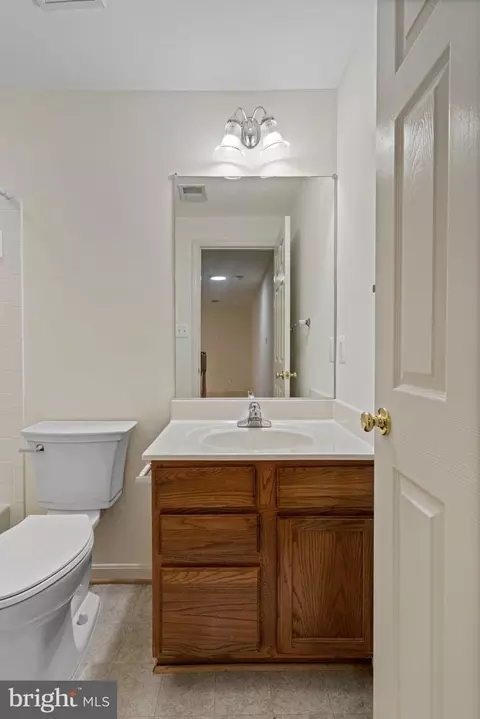 Bath - 9218 William St, Manassas Park, VA 20111 photo 4 of 5