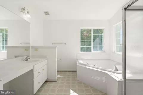Bath - 9218 William St, Manassas Park, VA 20111 photo 2 of 5