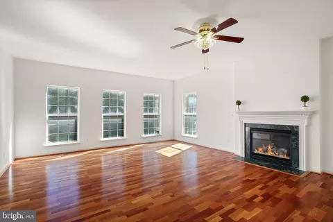 Living - 9218 William St, Manassas Park, VA 20111 photo 6 of 12