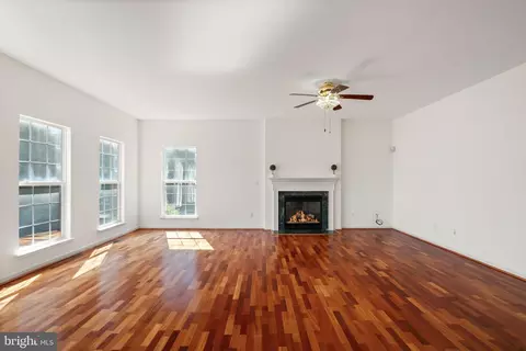 Living - 9218 William St, Manassas Park, VA 20111 photo 5 of 12