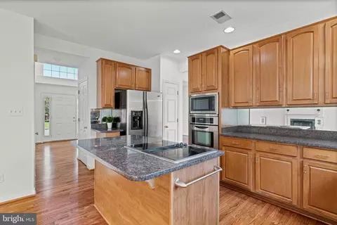 Kitchen - 9218 William St, Manassas Park, VA 20111 photo 5 of 5