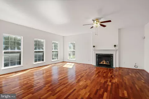 Living - 9218 William St, Manassas Park, VA 20111 photo 4 of 12