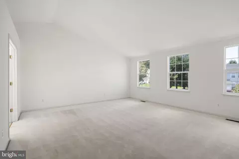 Living - 9218 William St, Manassas Park, VA 20111 photo 9 of 12