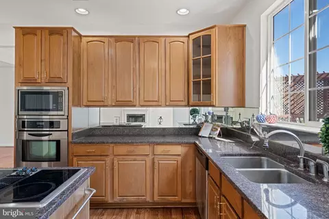 Kitchen - 9218 William St, Manassas Park, VA 20111 photo 3 of 5
