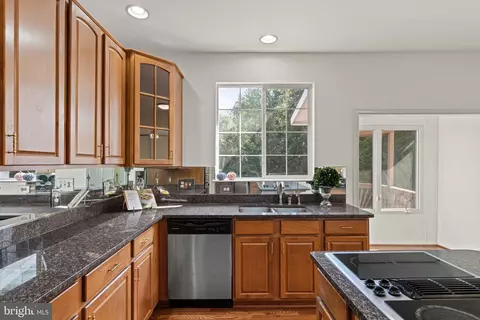 Kitchen - 9218 William St, Manassas Park, VA 20111 photo 4 of 5