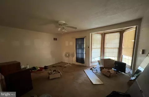 Entry Way - 126 Scott Dr, Manassas Park, VA 20111 photo 2 of 5