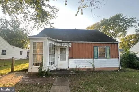 126 Scott Dr, Manassas Park, VA 20111