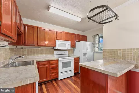 8646 Cartwright Ct, Manassas Park, VA 20111 photo 10