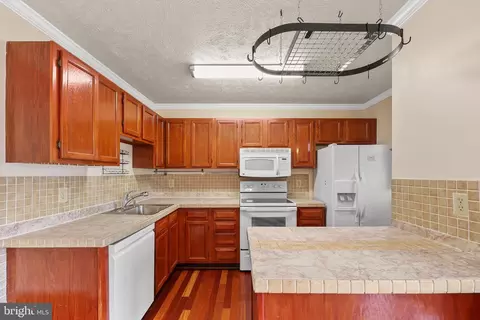 8646 Cartwright Ct, Manassas Park, VA 20111 photo 11