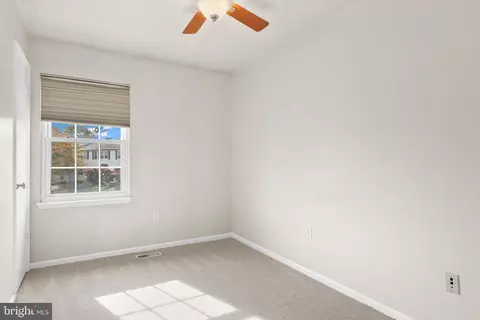 8646 Cartwright Ct, Manassas Park, VA 20111 photo 14