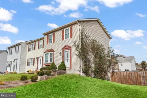 8646 Cartwright Ct, Manassas Park, VA 20111 photo 2
