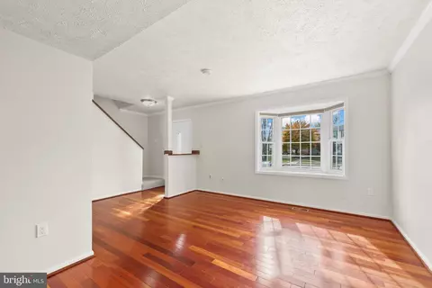 8646 Cartwright Ct, Manassas Park, VA 20111 photo 4