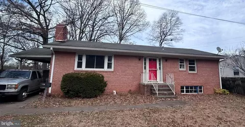 258 Manassas Dr, Manassas Park, VA 20111