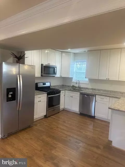 Kitchen - 162 Martin Dr, Manassas Park, VA 20111 photo 6 of 9