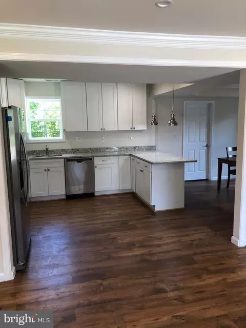 Kitchen - 162 Martin Dr, Manassas Park, VA 20111 photo 3 of 9