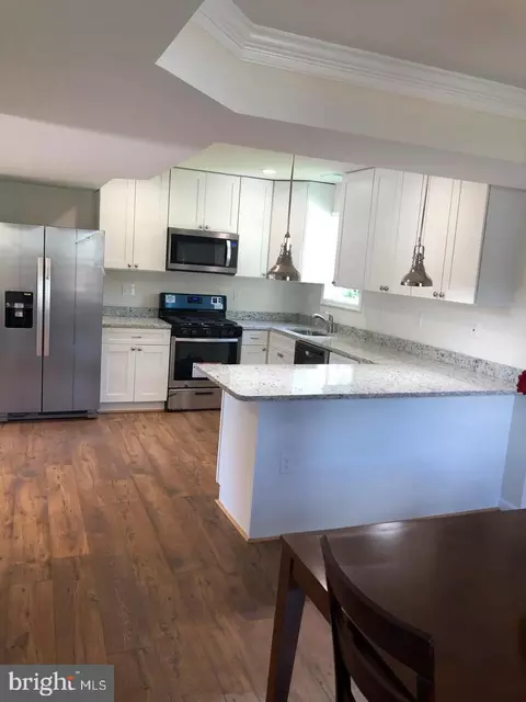 Kitchen - 162 Martin Dr, Manassas Park, VA 20111 photo 5 of 9