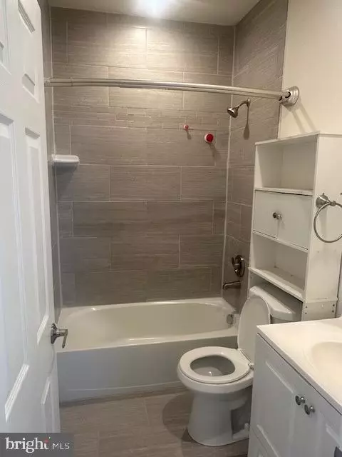 Bath - 162 Martin Dr, Manassas Park, VA 20111 photo 3 of 4