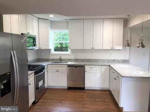 Kitchen - 162 Martin Dr, Manassas Park, VA 20111 photo 2 of 9